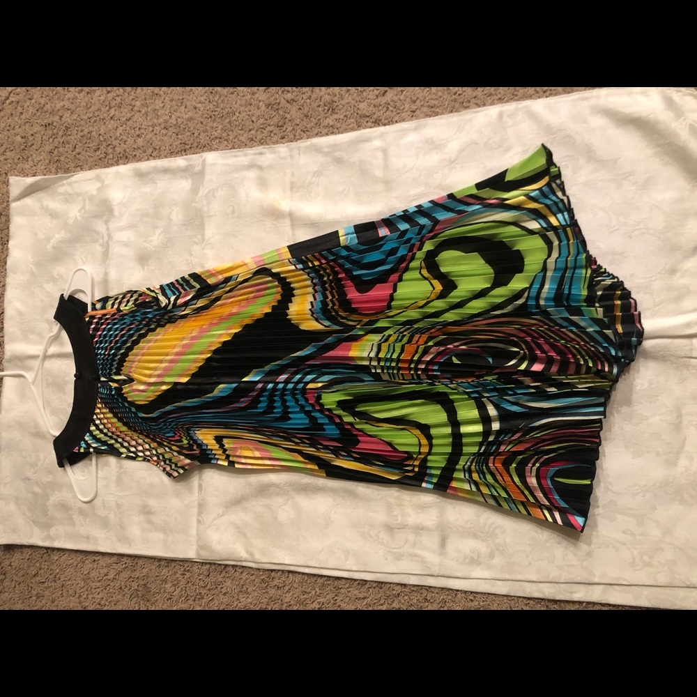 Dress - Picture 3 of 3